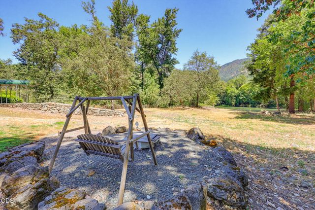 290 Chinook Park Lane, Grants Pass, OR 97527