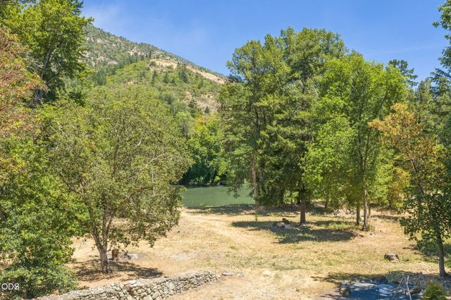 290 Chinook Park Lane, Grants Pass, OR 97527