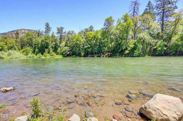290 Chinook Park Lane, Grants Pass, OR 97527