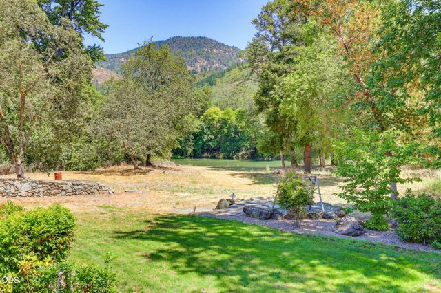 290 Chinook Park Lane, Grants Pass, OR 97527