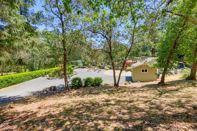 290 Chinook Park Lane, Grants Pass, OR 97527