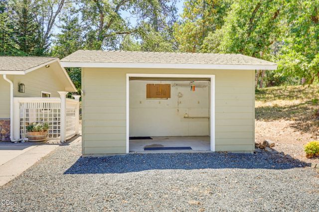 290 Chinook Park Lane, Grants Pass, OR 97527