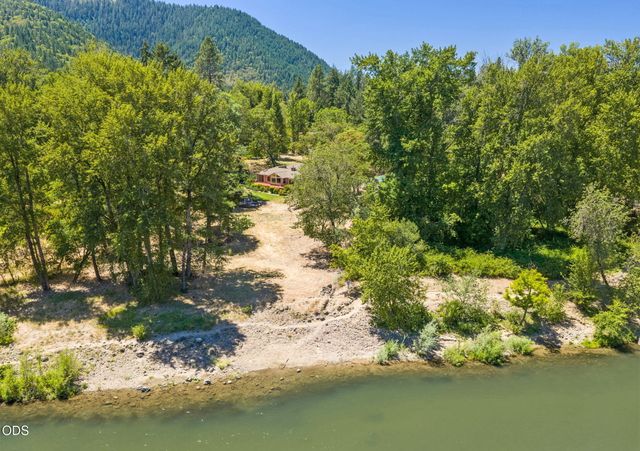 290 Chinook Park Lane, Grants Pass, OR 97527