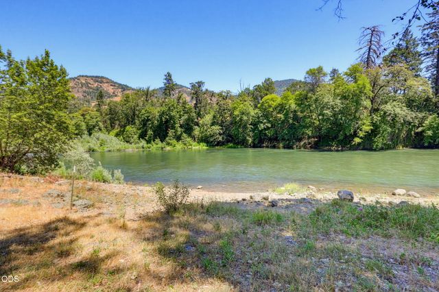290 Chinook Park Lane, Grants Pass, OR 97527