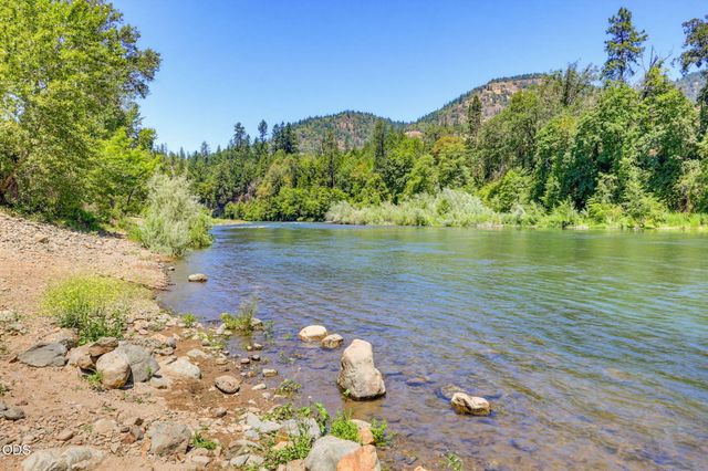 290 Chinook Park Lane, Grants Pass, OR 97527