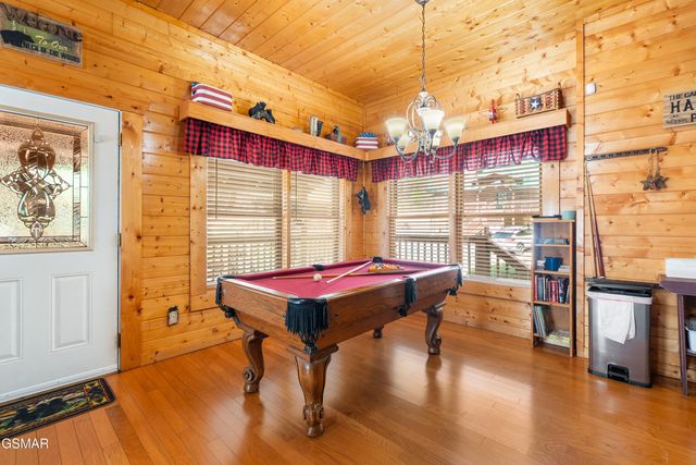 641 Chickasaw Gap Way, Pigeon Forge, TN 37863