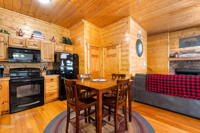 641 Chickasaw Gap Way, Pigeon Forge, TN 37863