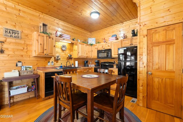 641 Chickasaw Gap Way, Pigeon Forge, TN 37863