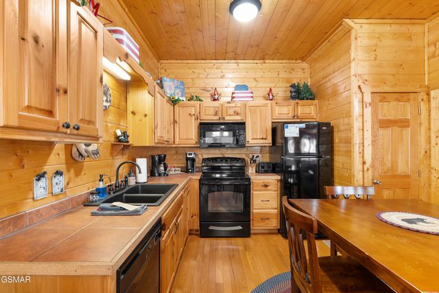 641 Chickasaw Gap Way, Pigeon Forge, TN 37863