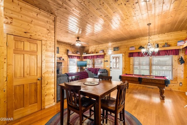 641 Chickasaw Gap Way, Pigeon Forge, TN 37863