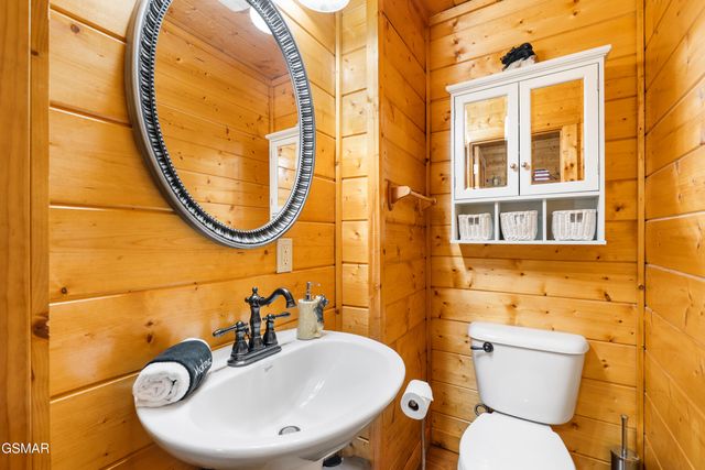 641 Chickasaw Gap Way, Pigeon Forge, TN 37863