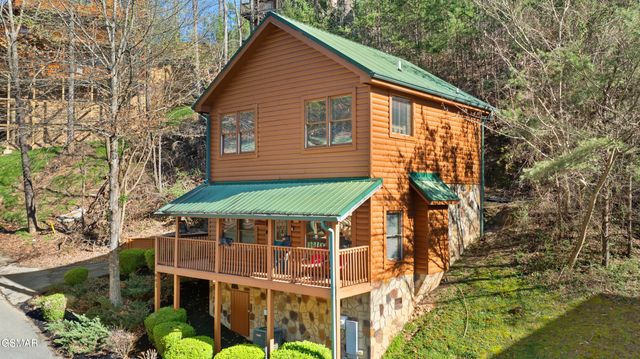 641 Chickasaw Gap Way, Pigeon Forge, TN 37863