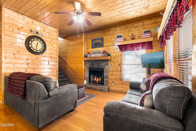 641 Chickasaw Gap Way, Pigeon Forge, TN 37863