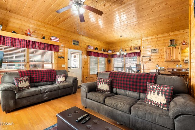 641 Chickasaw Gap Way, Pigeon Forge, TN 37863