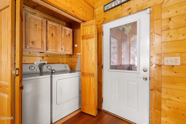 641 Chickasaw Gap Way, Pigeon Forge, TN 37863