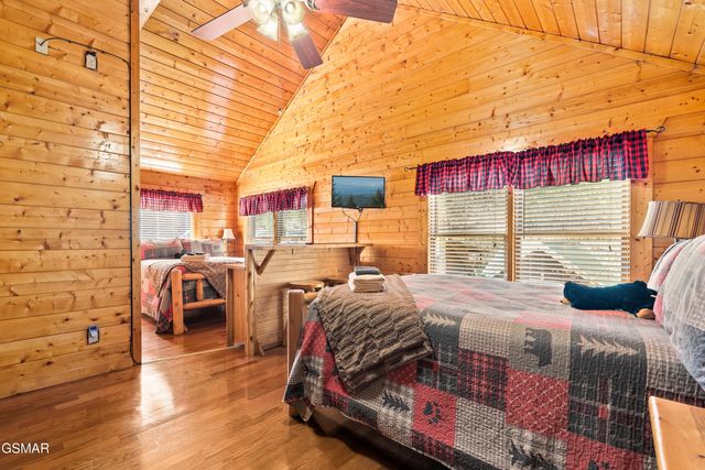 641 Chickasaw Gap Way, Pigeon Forge, TN 37863