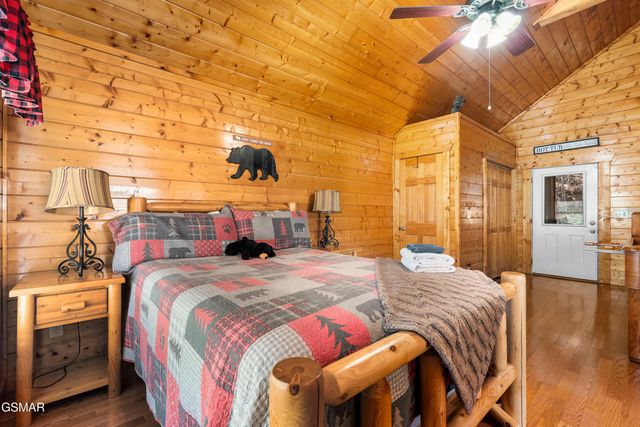 641 Chickasaw Gap Way, Pigeon Forge, TN 37863