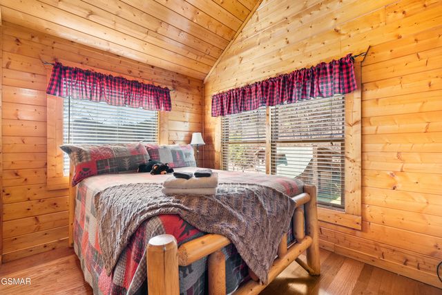 641 Chickasaw Gap Way, Pigeon Forge, TN 37863