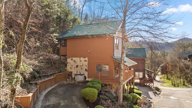 641 Chickasaw Gap Way, Pigeon Forge, TN 37863