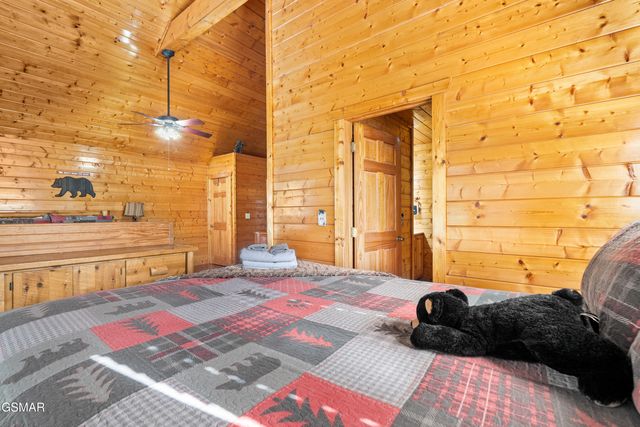 641 Chickasaw Gap Way, Pigeon Forge, TN 37863