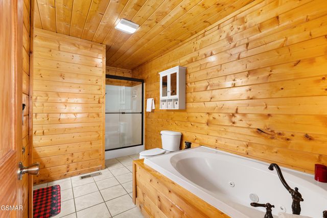 641 Chickasaw Gap Way, Pigeon Forge, TN 37863