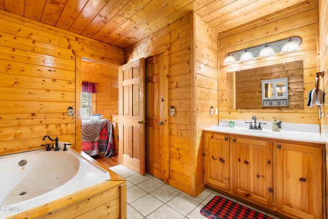 641 Chickasaw Gap Way, Pigeon Forge, TN 37863