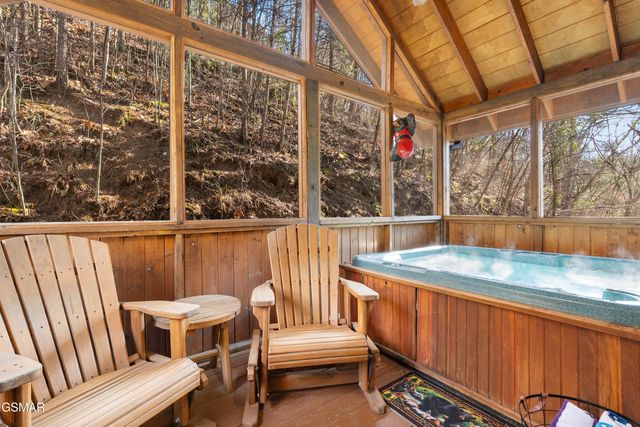 641 Chickasaw Gap Way, Pigeon Forge, TN 37863