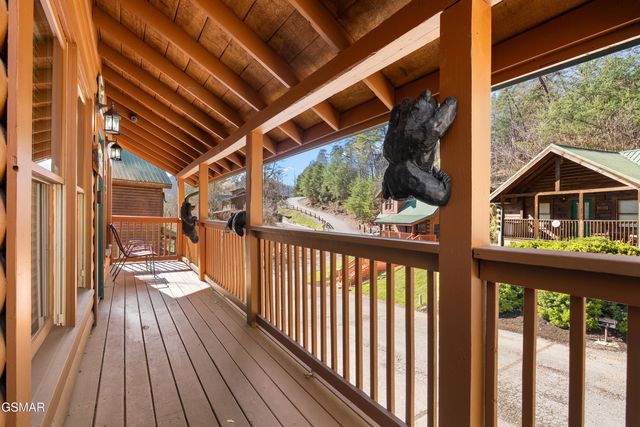 641 Chickasaw Gap Way, Pigeon Forge, TN 37863