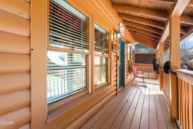 641 Chickasaw Gap Way, Pigeon Forge, TN 37863