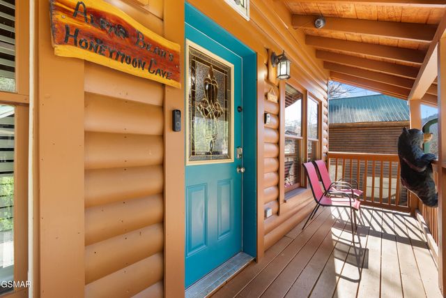 641 Chickasaw Gap Way, Pigeon Forge, TN 37863