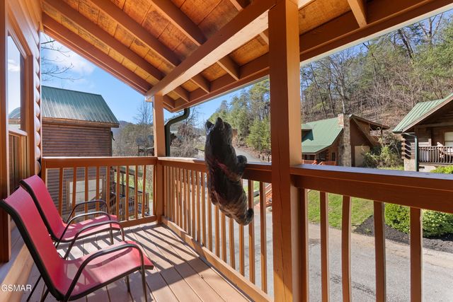 641 Chickasaw Gap Way, Pigeon Forge, TN 37863