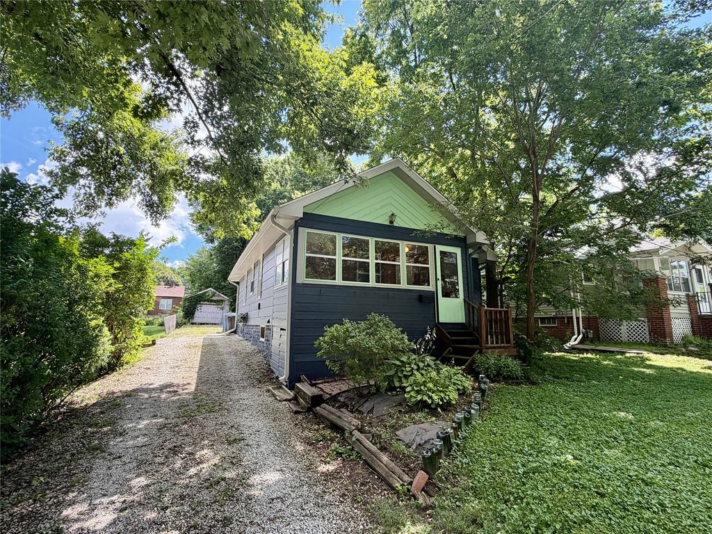 1405 48th Street, Des Moines, IA 50311
