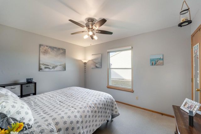 8350 S Golden Fields DRIVE, Oak Creek, WI 53154