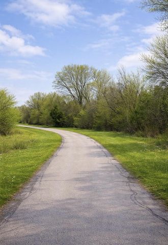 8350 S Golden Fields DRIVE, Oak Creek, WI 53154