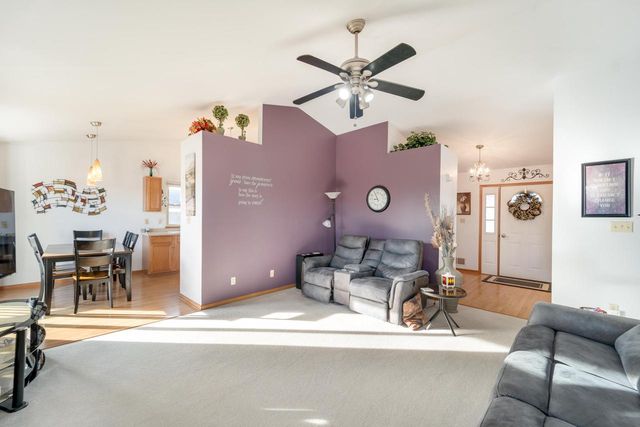 8350 S Golden Fields DRIVE, Oak Creek, WI 53154