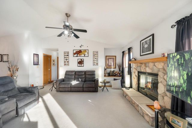 8350 S Golden Fields DRIVE, Oak Creek, WI 53154