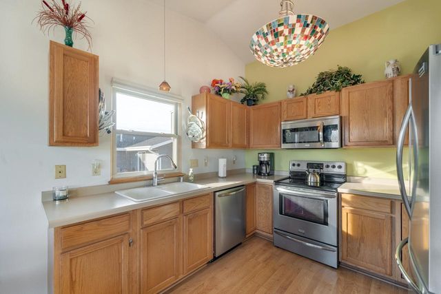 8350 S Golden Fields DRIVE, Oak Creek, WI 53154