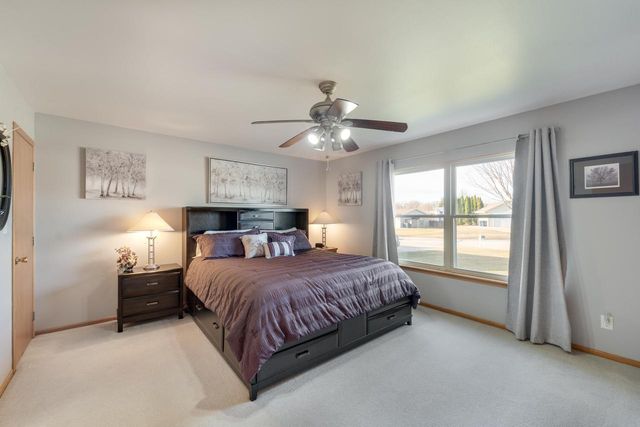 8350 S Golden Fields DRIVE, Oak Creek, WI 53154