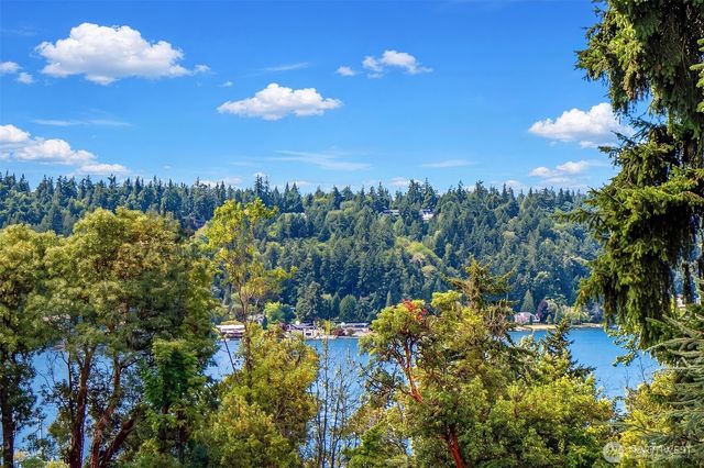 5761 110th Ave SE, Bellevue, WA 98006