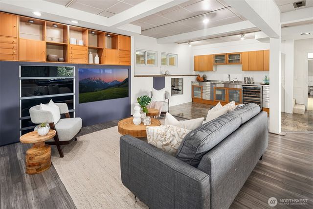5761 110th Ave SE, Bellevue, WA 98006