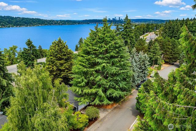 5761 110th Ave SE, Bellevue, WA 98006