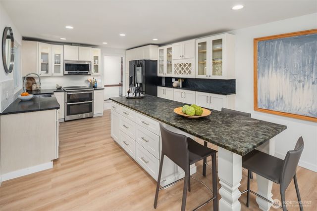 5761 110th Ave SE, Bellevue, WA 98006