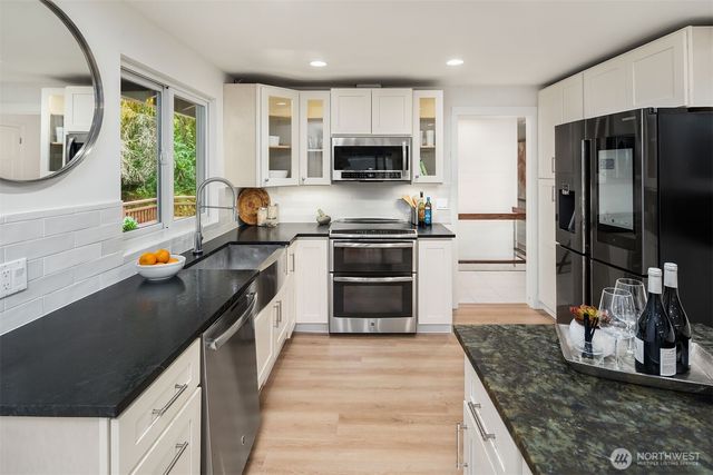 5761 110th Ave SE, Bellevue, WA 98006