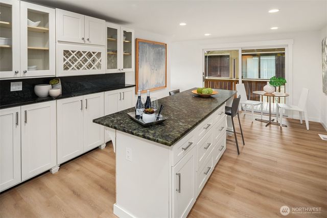 5761 110th Ave SE, Bellevue, WA 98006