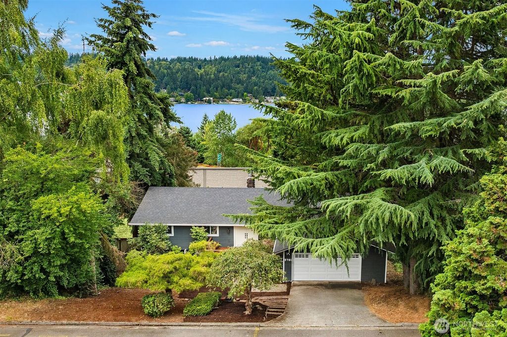 5761 110th Ave SE, Bellevue, WA 98006