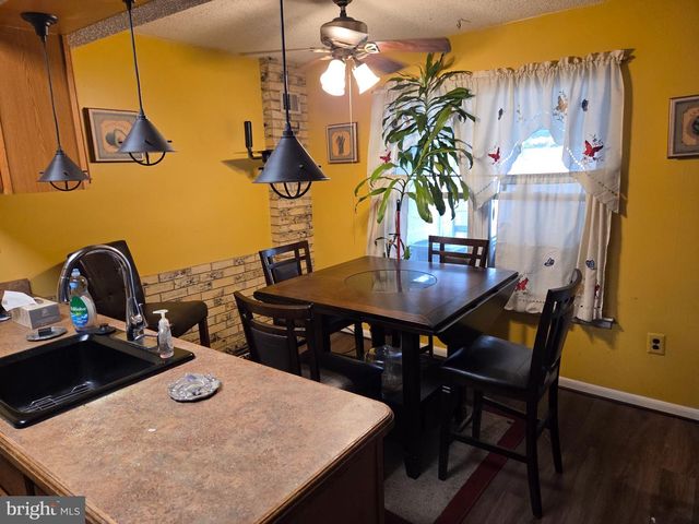 8406 LYONS PL, Philadelphia, PA 19153