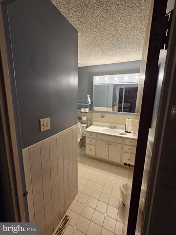 8406 LYONS PL, Philadelphia, PA 19153