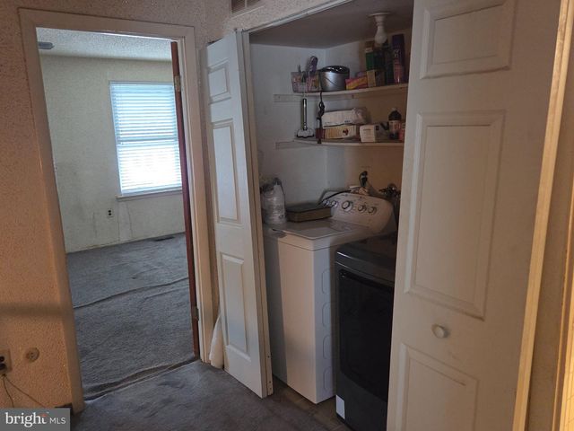 8406 LYONS PL, Philadelphia, PA 19153