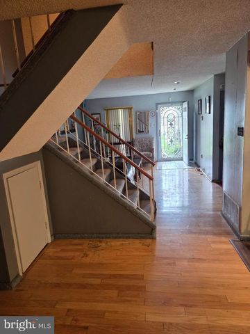 8406 LYONS PL, Philadelphia, PA 19153