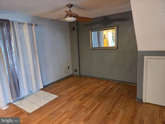 8406 LYONS PL, Philadelphia, PA 19153